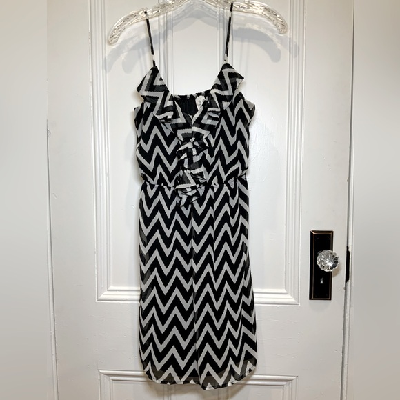 Pink Owl Black and White Chevron Midi Dress with V Neck Ruffle Accent - Size S - Picture 1 of 4